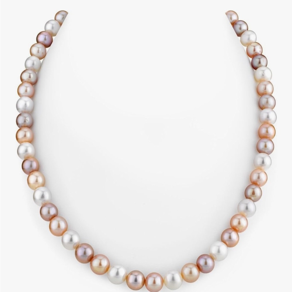 NWT Sophisticated Pearl Necklace in Pink, Cream, and White